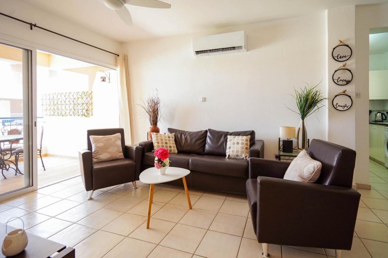 Resitour - Regina Gardens Lejlighed Paphos Eksteriør billede