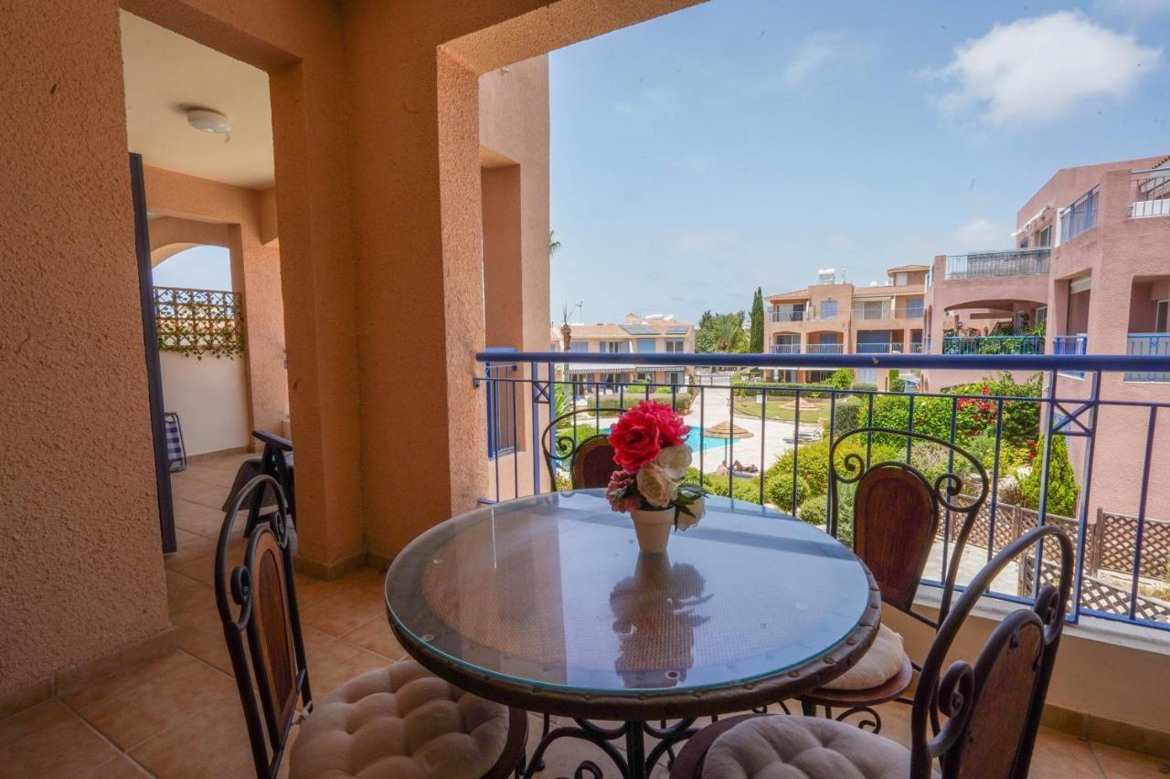 Resitour - Regina Gardens Lejlighed Paphos Eksteriør billede