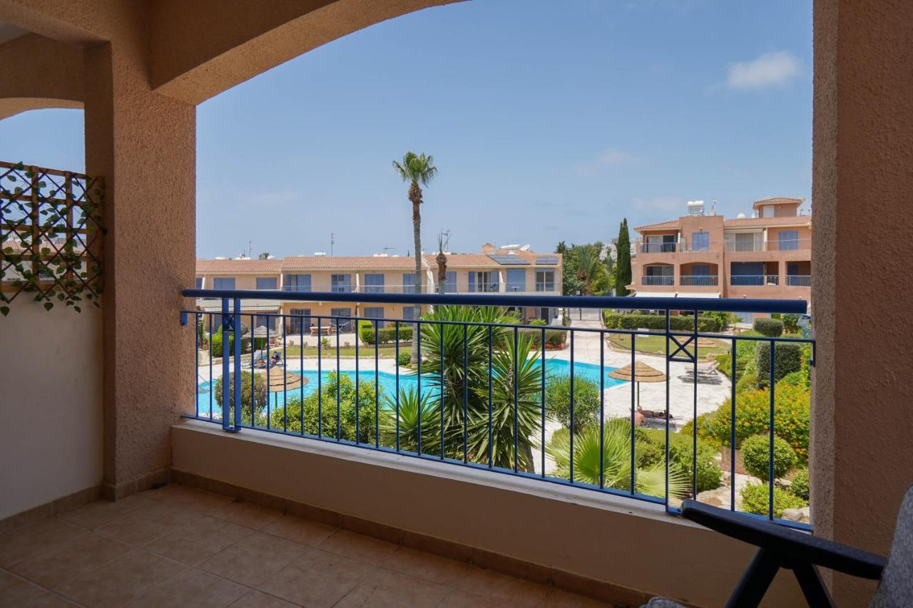 Resitour - Regina Gardens Lejlighed Paphos Eksteriør billede