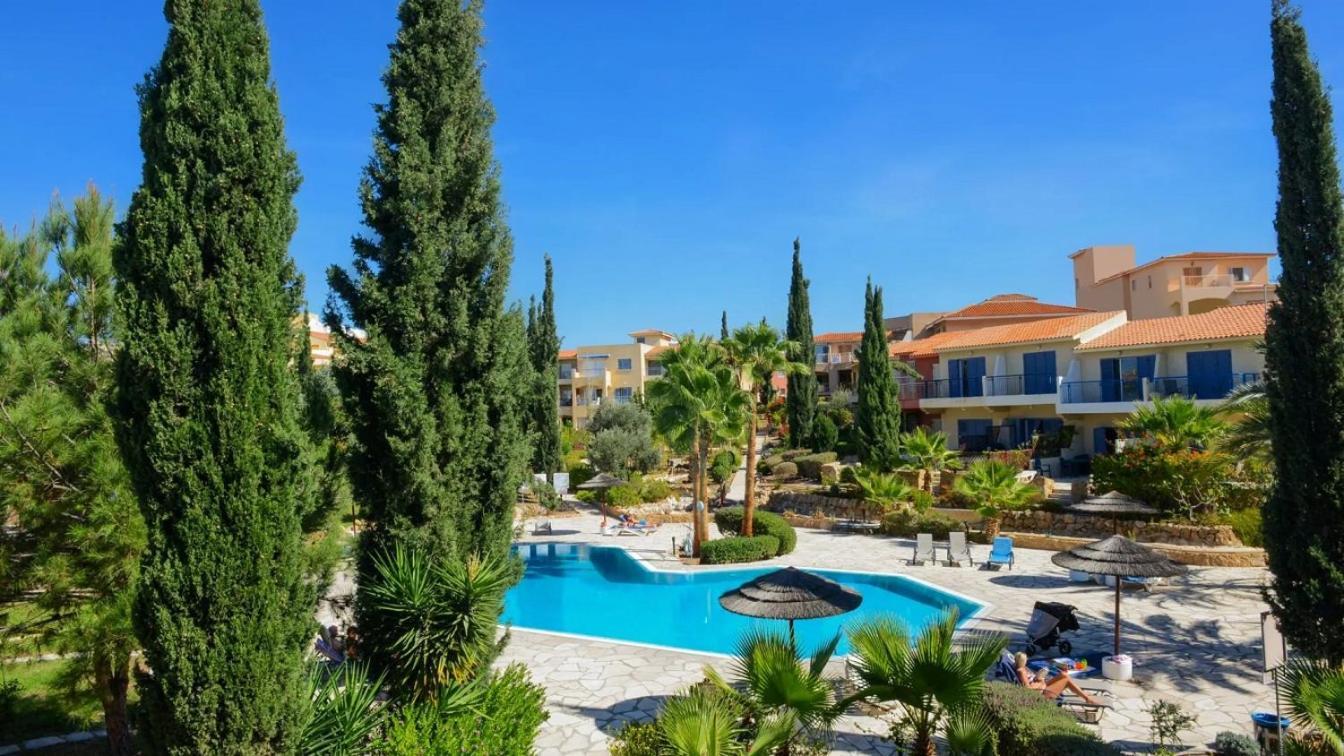 Resitour - Regina Gardens Lejlighed Paphos Eksteriør billede